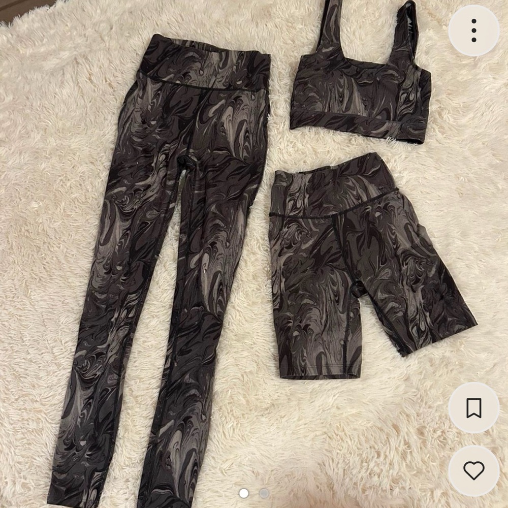 Very nice Abercrombie and fitch 3 piece leggings, spandex, sports bra.